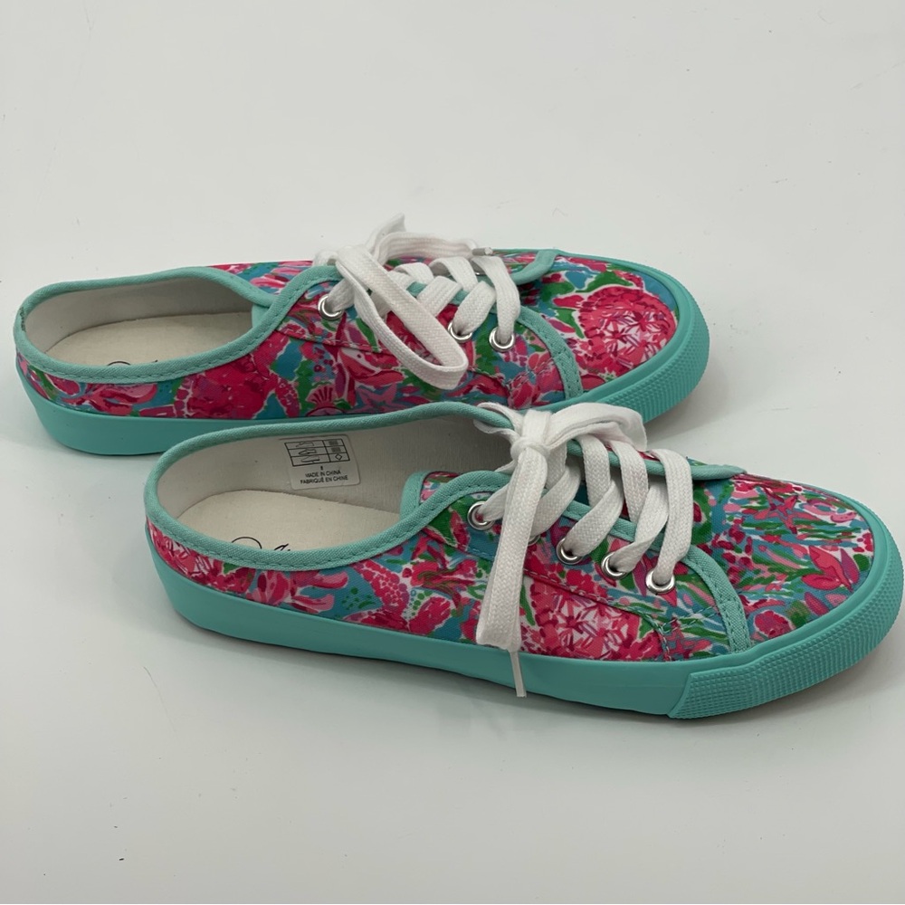 CHARLIE PAIGE WOMENS SIZE 8 LOW BACK SNEAKER , LIKE NEW , PREOWNED. FLOR…
